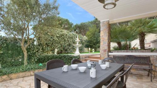 Lloret De Mar Villa Sleeps 13