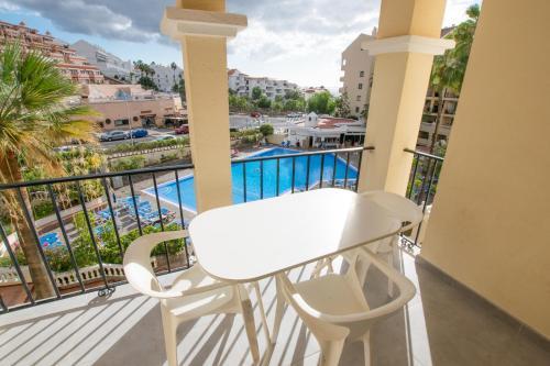Apartment With Heated Pool In Los Cristianos