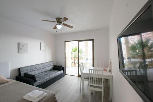Apartment With Heated Pool In Los Cristianos