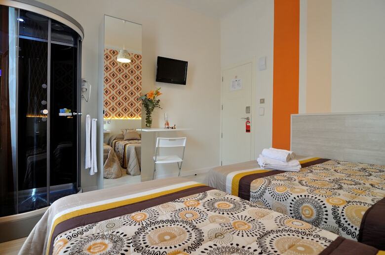 Albergue Far Home Plaza Mayor