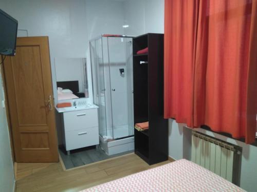 Hostal Village Rooms Multicolor