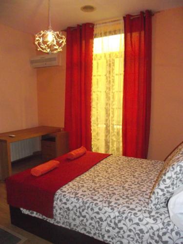 Hostal Village Rooms Multicolor