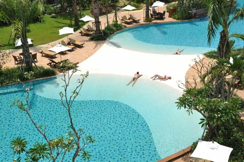 Hotel Ravindra Beach Resort And Spa