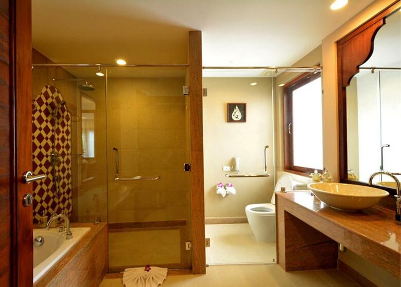 Hotel Ravindra Beach Resort And Spa