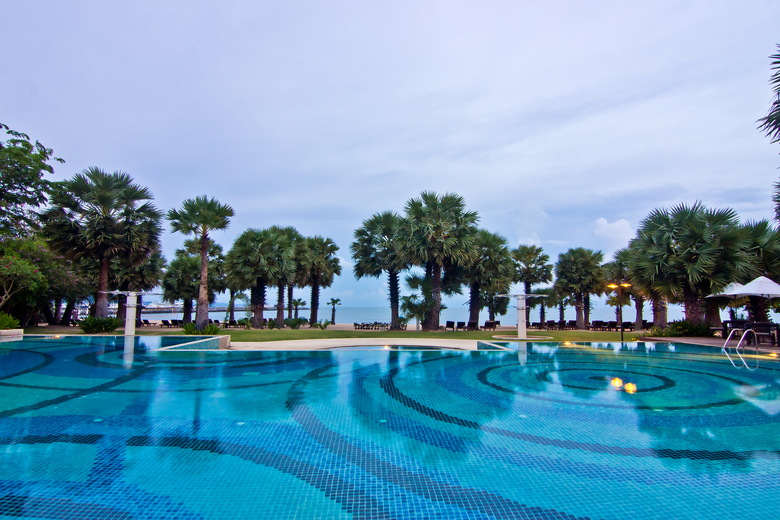 Hotel Ravindra Beach Resort And Spa