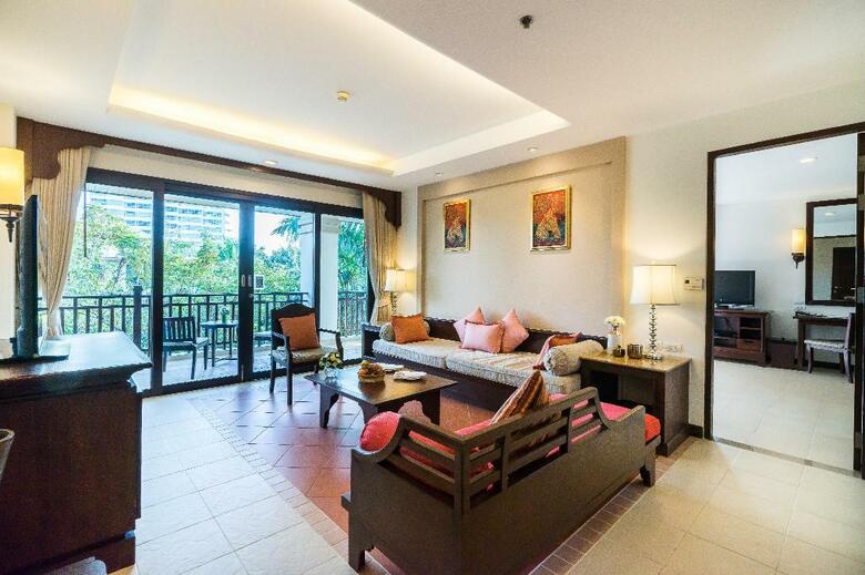 Hotel Ravindra Beach Resort And Spa