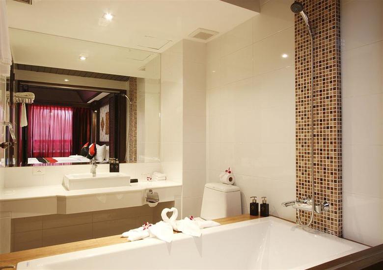Hotel Rayaburi Patong