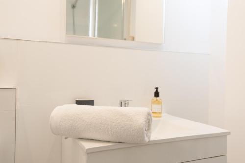 Urbe10 Angel Ganivet 2 Bedrooms Apartment