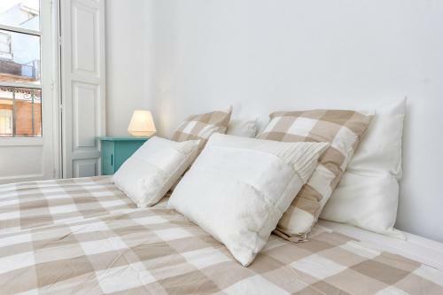 Three-bedroom Apartment With Terrace Lion