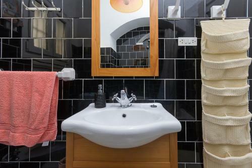 Three-bedroom Apartment With Terrace Lion