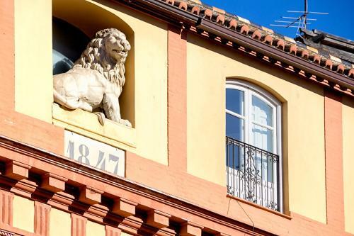 Three-bedroom Apartment With Terrace Lion