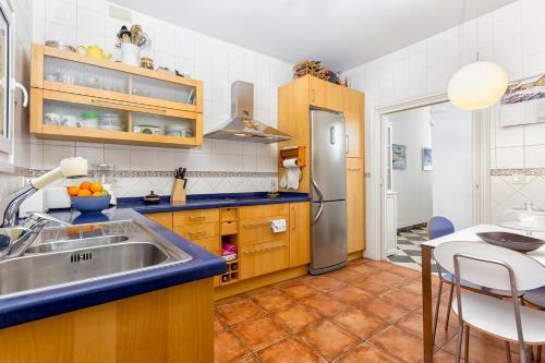 Three-bedroom Apartment With Terrace Lion