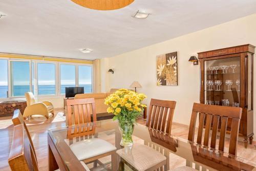 Three-bedroom Apartment Amalia
