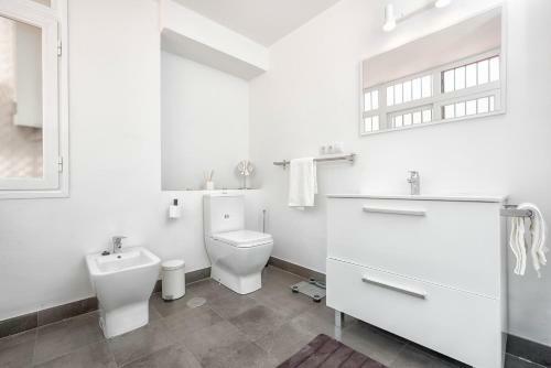 Three-bedroom Apartment Cervantes