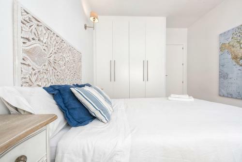 Three-bedroom Apartment Cervantes