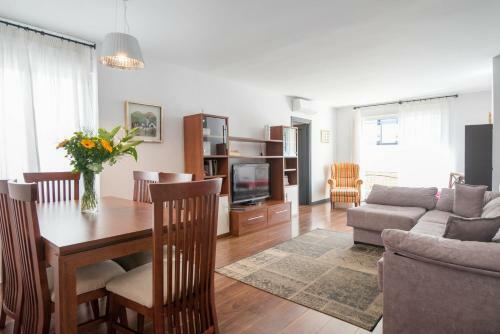 Four-bedroom Holiday Apartment With Terrace Beatas