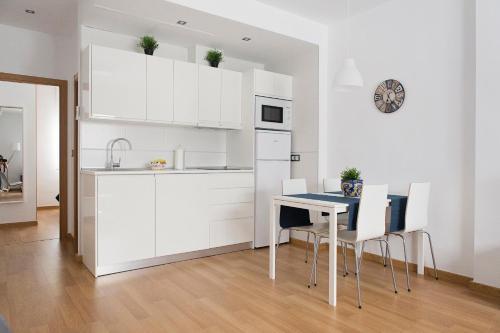 Apartamento Suncity Teatro Cervantes Con Piscina