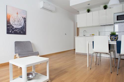 Apartamento Suncity Teatro Cervantes Con Piscina