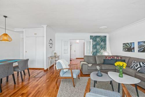 Three-bedroom Apartment With View Charlie