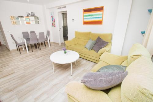 Classy 4 Bedrooms Apartment