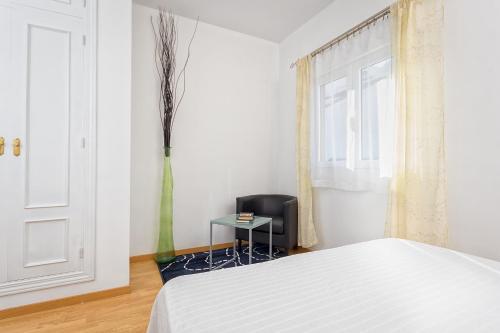 One-bedroom Apartment With Terrace Picasso