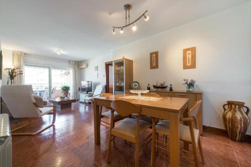 Ref. 190. Apart. Avenida