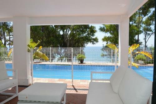 Beachfront Villa Protected Private Pool 4 Bedrooms Marbella