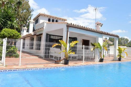Beachfront Villa Protected Private Pool 4 Bedrooms Marbella