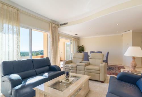 Apartamento Rio Real: Lujoso �tico Sobre Campo De Golf