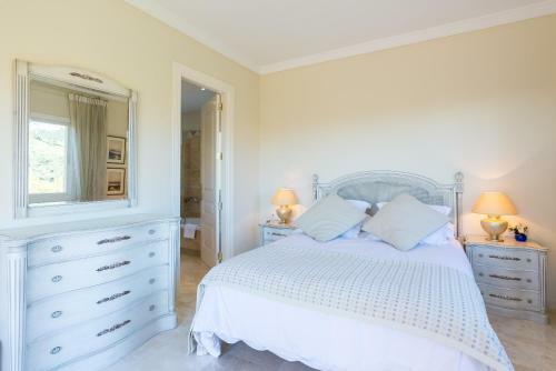 Apartamento Rio Real: Lujoso �tico Sobre Campo De Golf