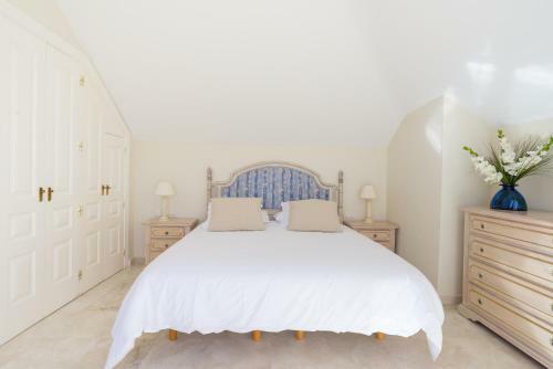Apartamento Rio Real: Lujoso �tico Sobre Campo De Golf