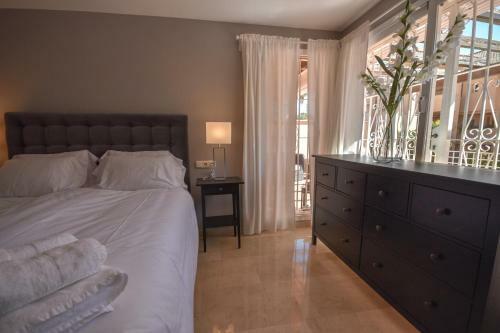 Apartamento Stunning Modern Holiday Home In Elviria Marbella