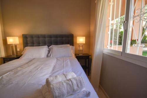 Apartamento Stunning Modern Holiday Home In Elviria Marbella