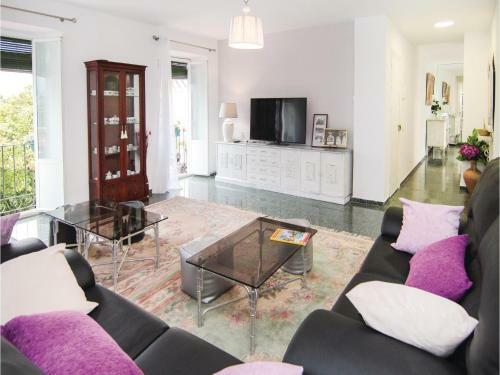 Three-bedroom Holiday Home In Marbella