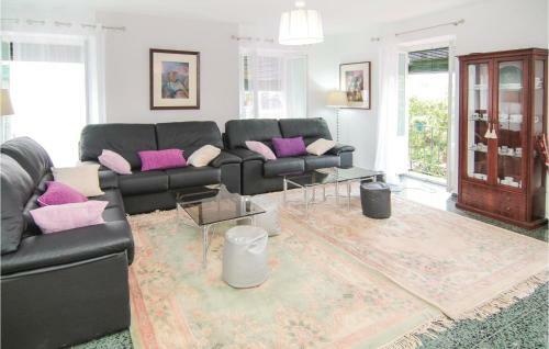 Three-bedroom Holiday Home In Marbella