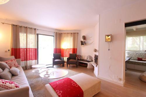 1096 Beachfront 50 Meter 2 Design Apartments 3 Pools