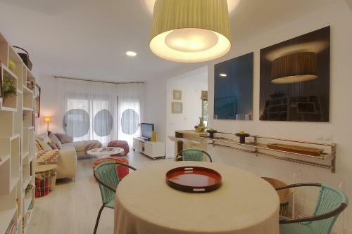 1096 Beachfront 50 Meter 2 Design Apartments 3 Pools