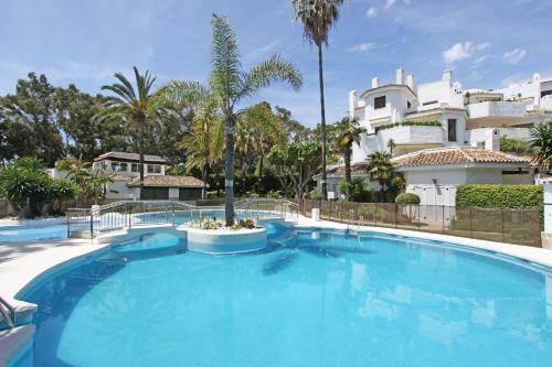 1096 Beachfront 50 Meter 2 Design Apartments 3 Pools