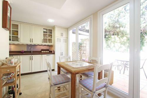 1107 Marbella Beach Front House