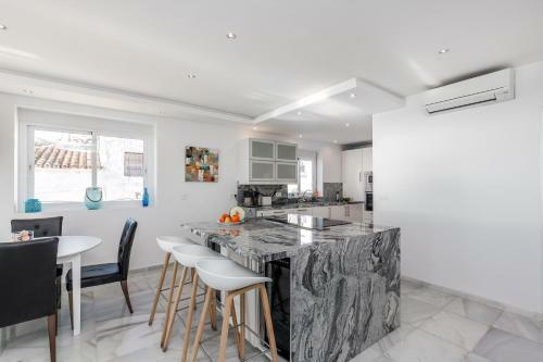 Apartamento 2 Bedroom Frontline Penthouse In Puerto Banus