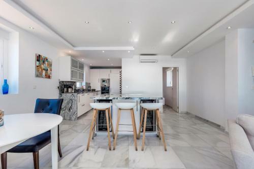 Apartamento 2 Bedroom Frontline Penthouse In Puerto Banus