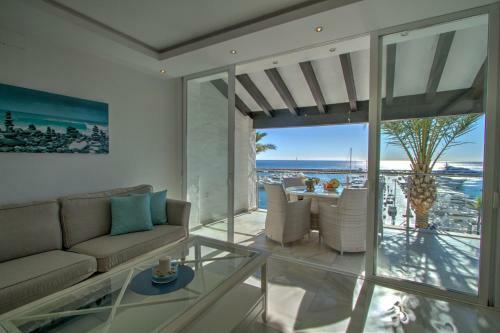 Apartamento 2 Bedroom Frontline Penthouse In Puerto Banus
