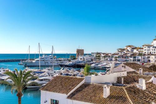 Apartamento 2 Bedroom Frontline Penthouse In Puerto Banus