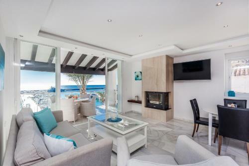 Apartamento 2 Bedroom Frontline Penthouse In Puerto Banus