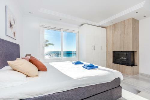 Apartamento 2 Bedroom Frontline Penthouse In Puerto Banus