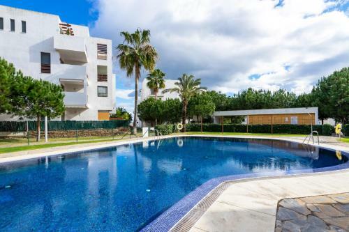 2br Poolfront Family Apartment Wifi And Near Beach