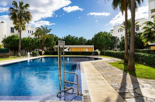 2br Poolfront Family Apartment Wifi And Near Beach