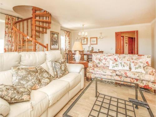 Three-bedroom Apartment In Mijas
