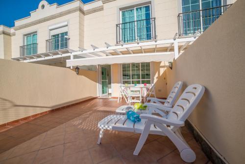 Lightbooking- Pi�a Colada And Pool
