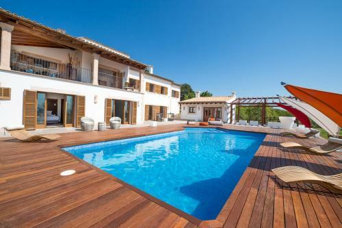 Moscari Villa Sleeps 10 Pool Wifi